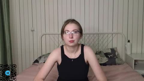 Snapshot of oliviavele chatting on 29, 9, 2025 Kylie online show from 29, 9, 2025