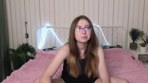 Snapshot of oliviavele chatting on 8, 10, 2025 Kylie online show from 8, 10, 2025