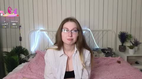 Snapshot of oliviavele chatting on 9, 10, 2025 Kylie online show from 9, 10, 2025