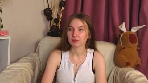 Snapshot of oliviavele chatting on 5, 11, 2025 Kylie online show from 5, 11, 2025