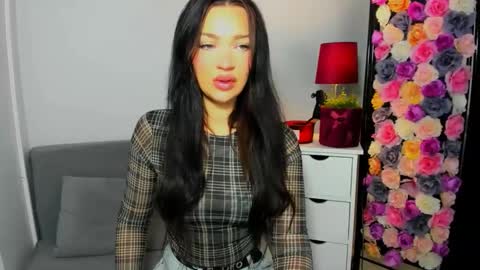 OliviaWomen online show from 23, 11, 2025