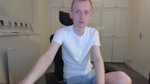 Snapshot of ollysparks chatting on 1, 2, 2025 Olly online show from 1, 2, 2025