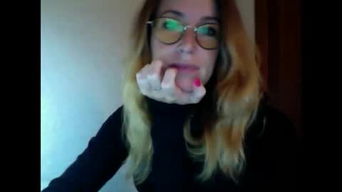 olyra11 online show from 9, 10, 2025