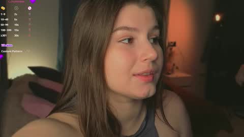 Snapshot of omg_leila chatting on 1, 3, 2026 Leila and Thomas online show from 1, 3, 2026