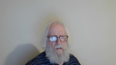 Snapshot of onanister chatting on 13, 10, 2025 Somewhere over the rainbow online show from 13, 10, 2025