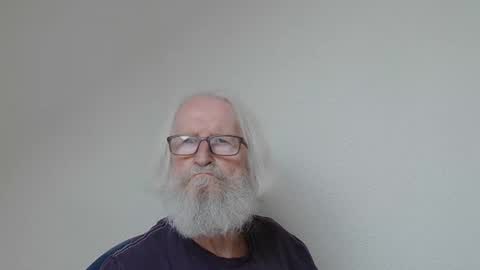 Snapshot of onanister chatting on 17, 10, 2025 Somewhere over the rainbow online show from 17, 10, 2025