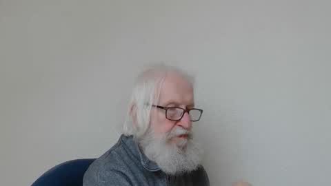 Snapshot of onanister chatting on 5, 11, 2025 Somewhere over the rainbow online show from 5, 11, 2025