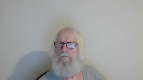 Snapshot of onanister chatting on 11, 11, 2025 Somewhere over the rainbow online show from 11, 11, 2025