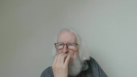 Snapshot of onanister chatting on 13, 11, 2025 Somewhere over the rainbow online show from 13, 11, 2025