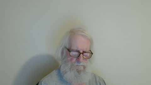 Snapshot of onanister chatting on 13, 11, 2025 Somewhere over the rainbow online show from 13, 11, 2025