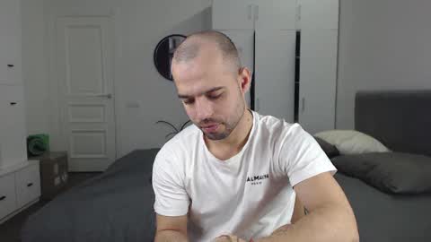onebestlover online show from 27, 1, 2025