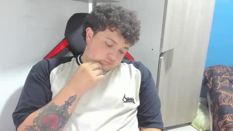 Snapshot of onewhiteboichub chatting on 28, 2, 2025 Andres INDEPENDENT MODEL online show from 28, 2, 2025