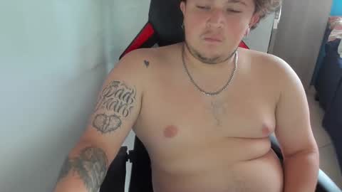 Snapshot of onewhiteboichub chatting on 26, 10, 2025 Andres INDEPENDENT MODEL online show from 26, 10, 2025