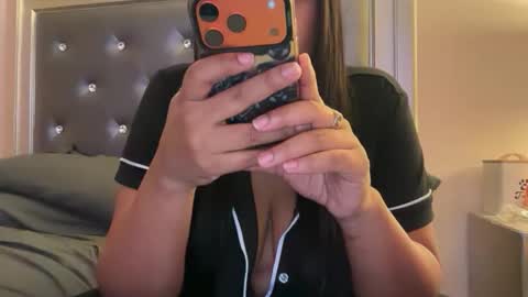 onlyinurdreams00 online show from 3, 2, 2026