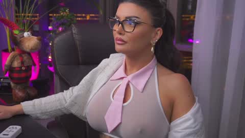 Nicolle online show from 13, 12, 2024