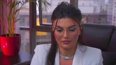 Nicolle online show from 2, 2, 2025