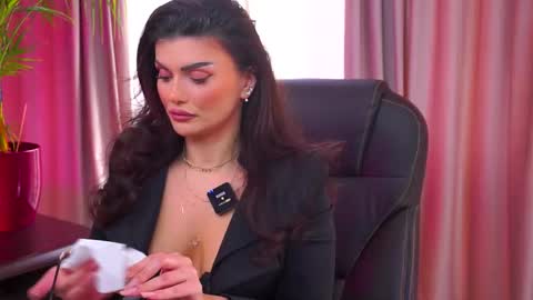 Nicolle online show from 1, 10, 2025