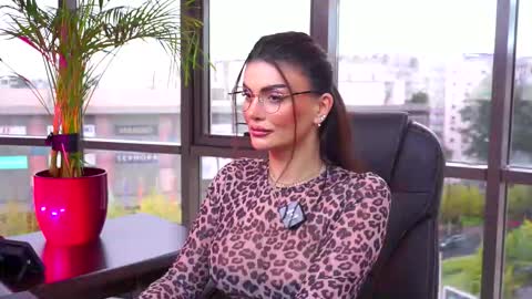 Nicolle online show from 3, 10, 2025