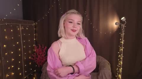 Snapshot of oopsiebegentle chatting on 19, 2, 2026 Annie online show from 19, 2, 2026