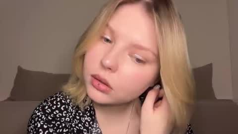 Snapshot of opheliaritz chatting on 4, 3, 2026 Ophelia online show from 4, 3, 2026