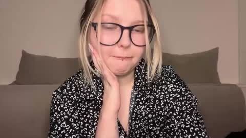 Snapshot of opheliaritz chatting on 5, 3, 2026 Ophelia online show from 5, 3, 2026