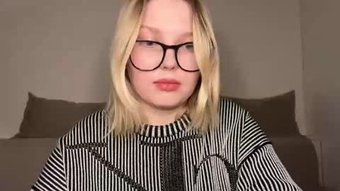 Snapshot of opheliaritz chatting on 25, 3, 2026 Ophelia online show from 25, 3, 2026