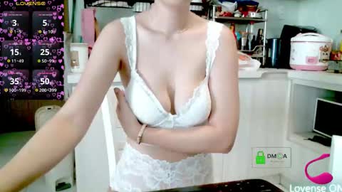 Snapshot of orchid18 chatting on 16, 12, 2025 Candy online show from 16, 12, 2025