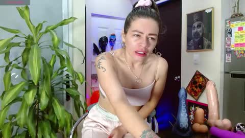 Snapshot of oriana_thomson2 chatting on 14, 10, 2025 Oriana online show from 14, 10, 2025