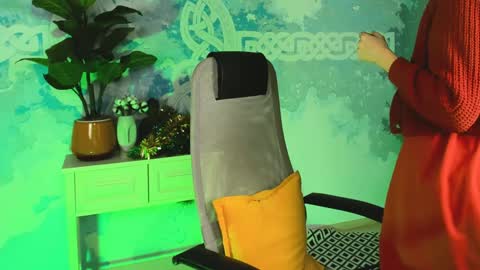 Orianna -  Hi Im into geek culture cosplay crafting LARP games. Shall we play DnD online show from 31, 12, 2024