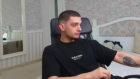 OscarGriffin online show from 4, 2, 2025