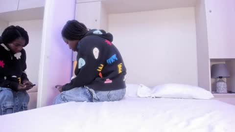 oshun_444 online show from 12, 3, 2026