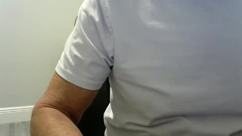 Snapshot of ossibottom chatting on 9, 10, 2025 Ossi online show from 9, 10, 2025