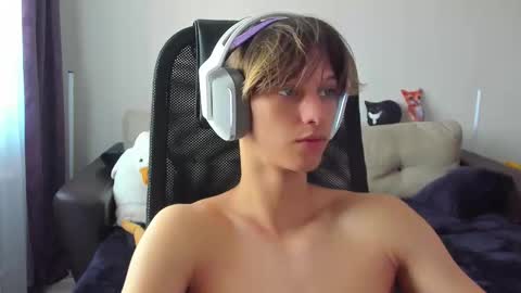 Snapshot of ostin_meoww chatting on 16, 9, 2025 Ostin online show from 16, 9, 2025