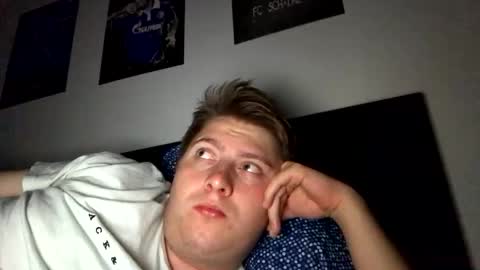 Snapshot of outflayd chatting on 17, 12, 2025 outflayd online show from 17, 12, 2025