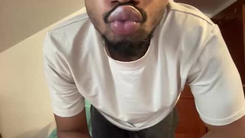 Snapshot of outofhisleague_ chatting on 31, 10, 2025 outofhisleague_ online show from 31, 10, 2025