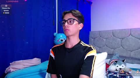 Owen  Independent model  online show from 20, 12, 2024