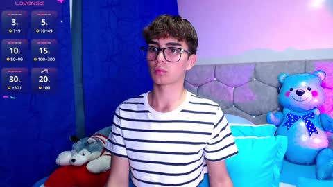 Owen  Independent model  online show from 4, 2, 2025