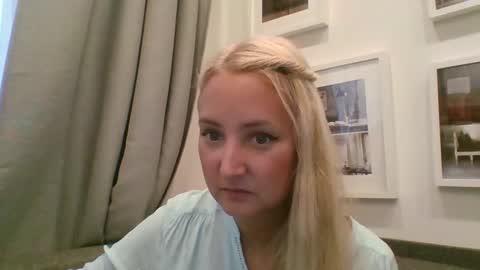 oxifoxi online show from 6, 10, 2025