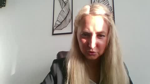 oxifoxi online show from 7, 10, 2025