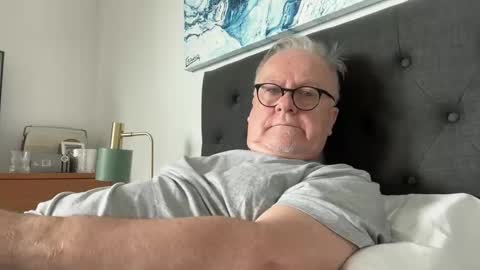 ozhairybearxxxx online show from 22, 11, 2025