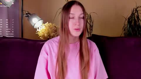 Snapshot of oziecarmona chatting on 17, 10, 2025 Caroline or just Lina online show from 17, 10, 2025
