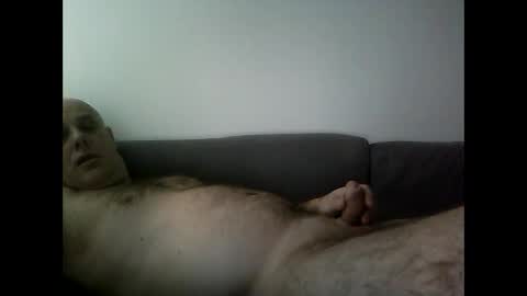 Snapshot of ozzy60 chatting on 18, 12, 2025 ozzy60 online show from 18, 12, 2025