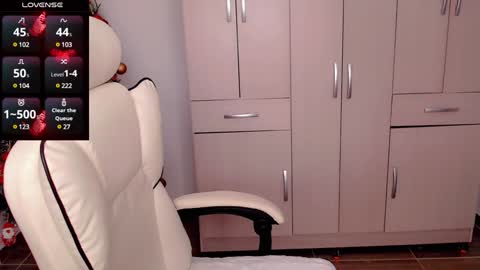 Snapshot of p_o_l_e_t_t chatting on 17, 12, 2024 Jane online show from 17, 12, 2024