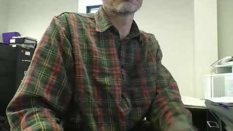 Snapshot of paddleme100 chatting on 17, 12, 2025 Paddle me online show from 17, 12, 2025