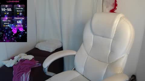 Snapshot of paiper_halliwey chatting on 30, 11, 2025 paiper online show from 30, 11, 2025