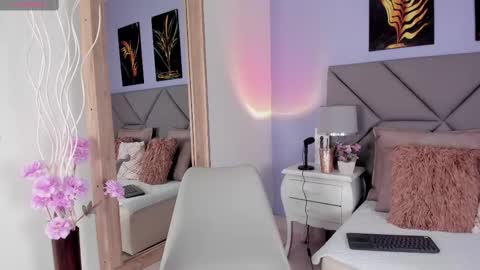 Pamela Duque  online show from 28, 9, 2025