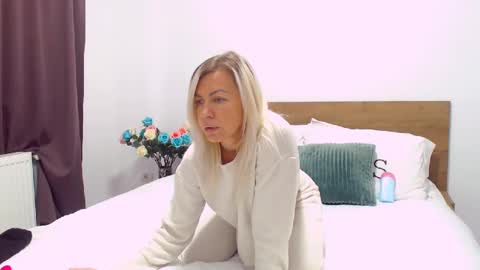 PAMEL ISSY online show from 12, 1, 2025