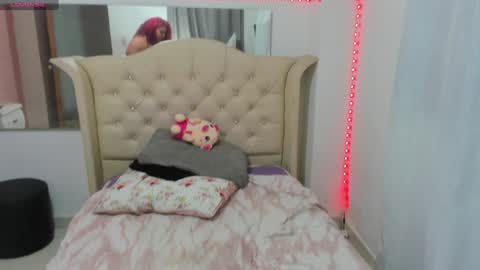 Pamela Villalobos online show from 12, 12, 2024