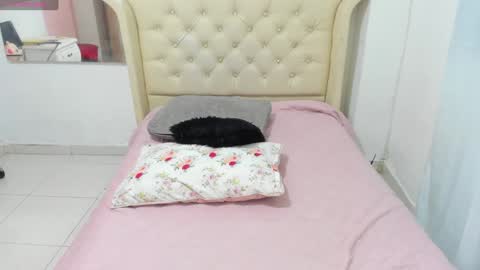 Pamela Villalobos online show from 12, 1, 2025