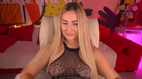 Snapshot of paolamola chatting on 14, 11, 2025 Lia online show from 14, 11, 2025